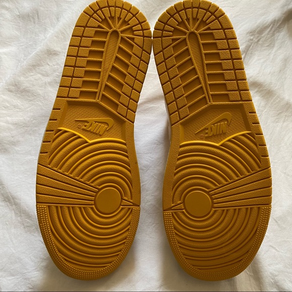 Jordan 1 Low Pollen - Picture 7 of 8